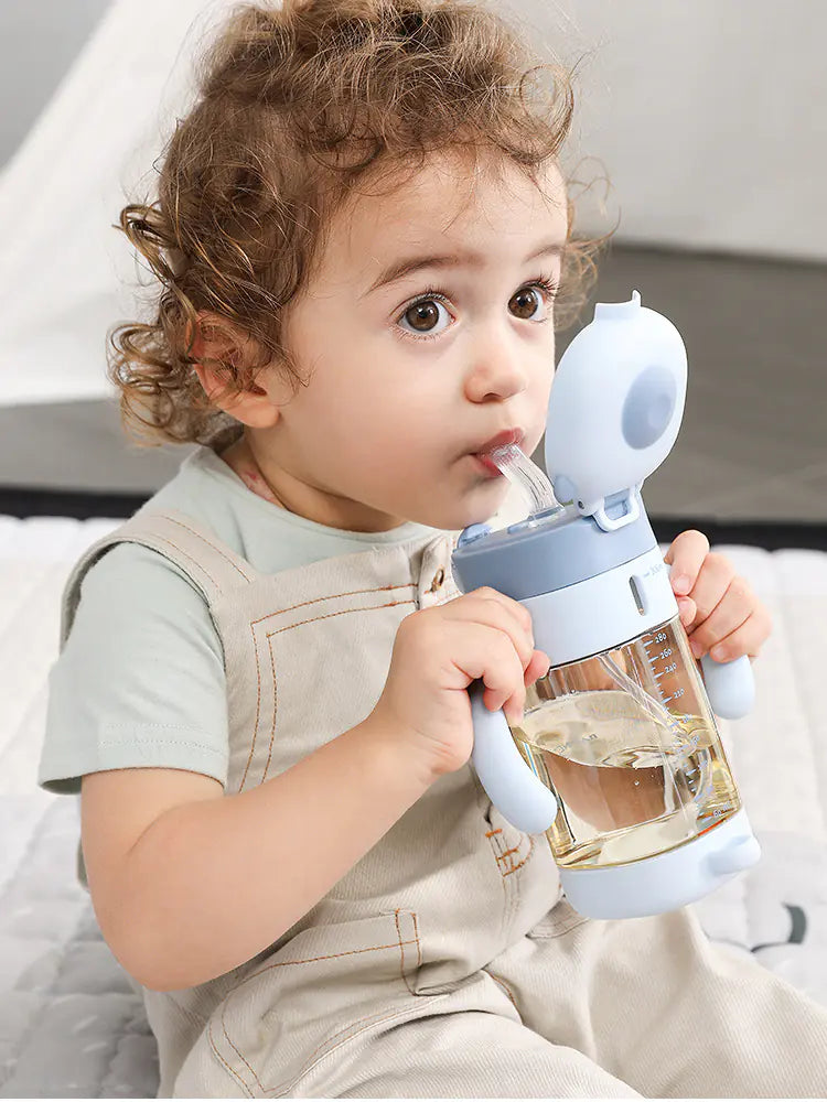 Vaso con pajita para niños